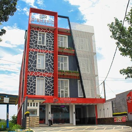 D'Shario Hotel Kepanjen Маланг Екстериор снимка