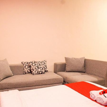 D'Shario Hotel Kepanjen Маланг Екстериор снимка