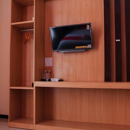 D'Shario Hotel Kepanjen Маланг Екстериор снимка