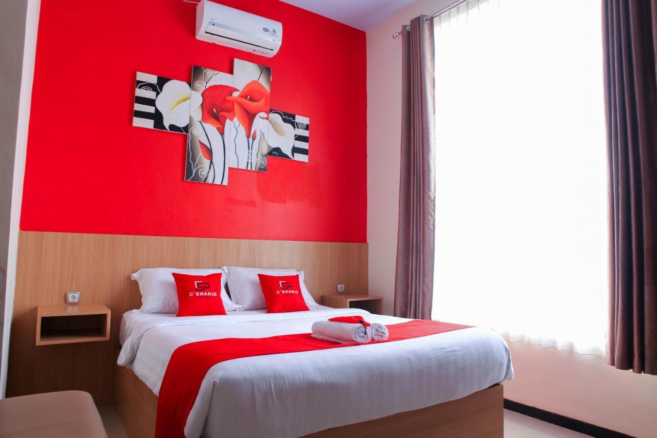 D'Shario Hotel Kepanjen Маланг Екстериор снимка