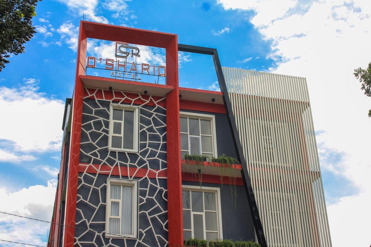 D'Shario Hotel Kepanjen Маланг Екстериор снимка