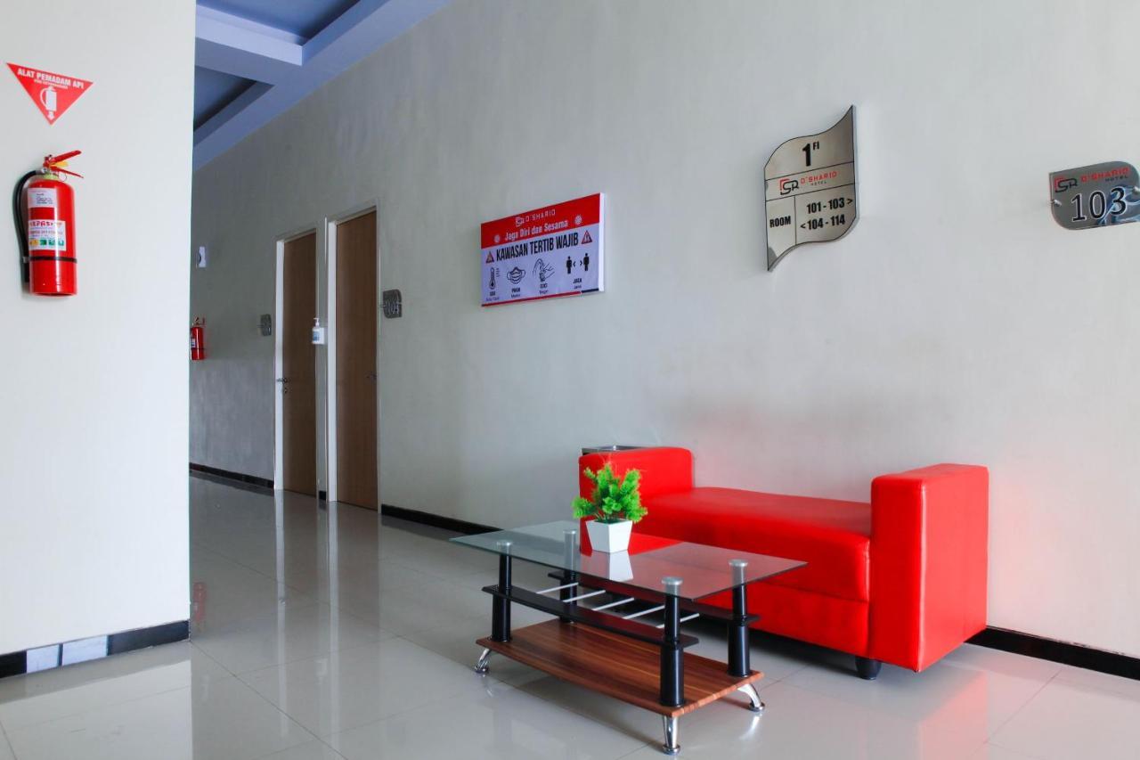 D'Shario Hotel Kepanjen Маланг Екстериор снимка