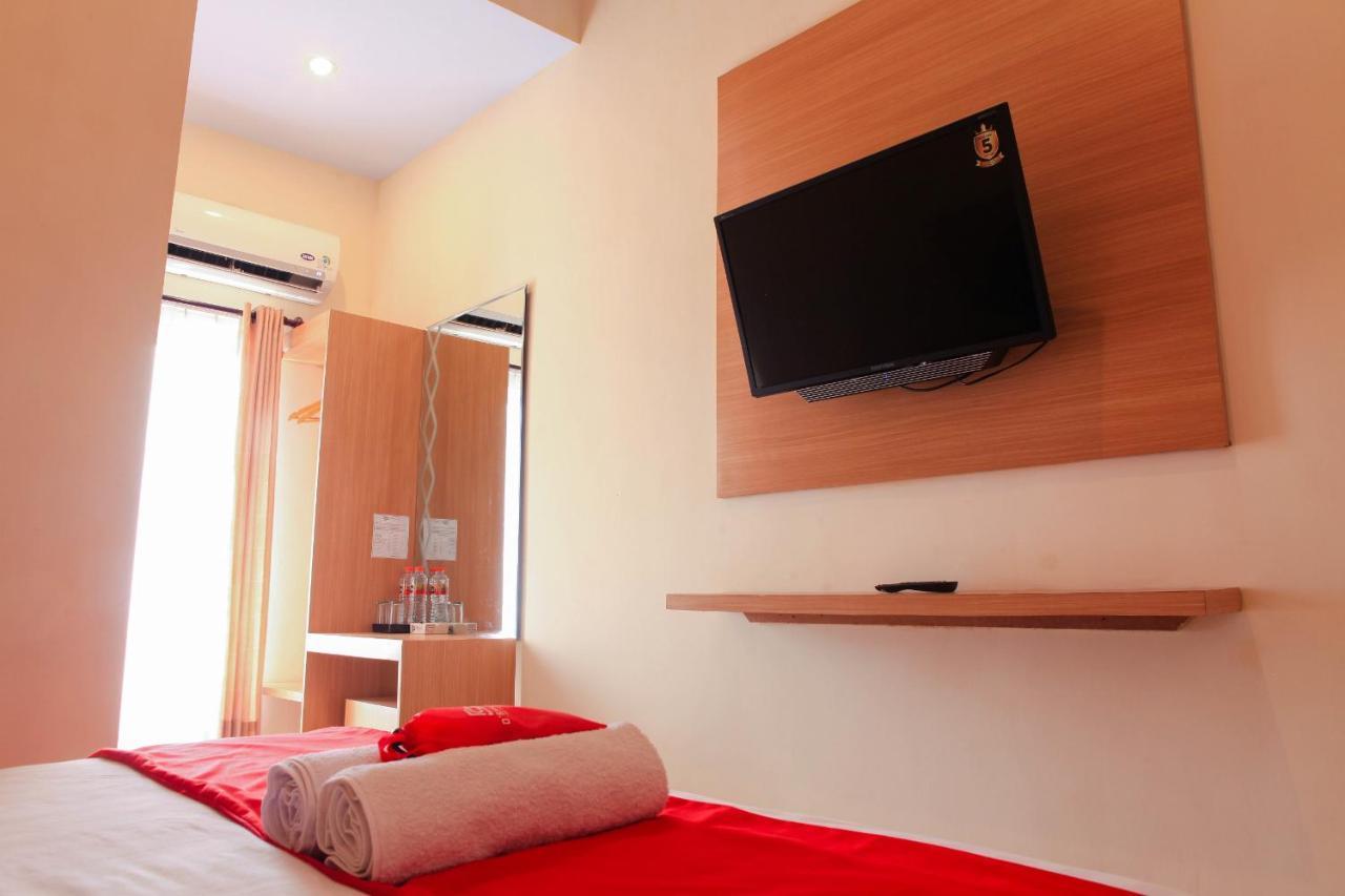 D'Shario Hotel Kepanjen Маланг Екстериор снимка
