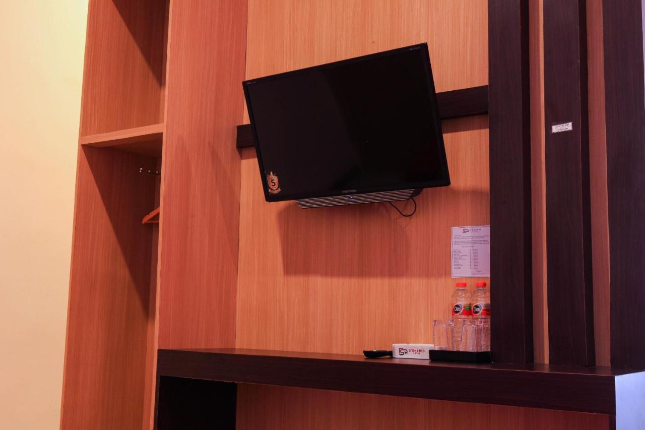 D'Shario Hotel Kepanjen Маланг Екстериор снимка