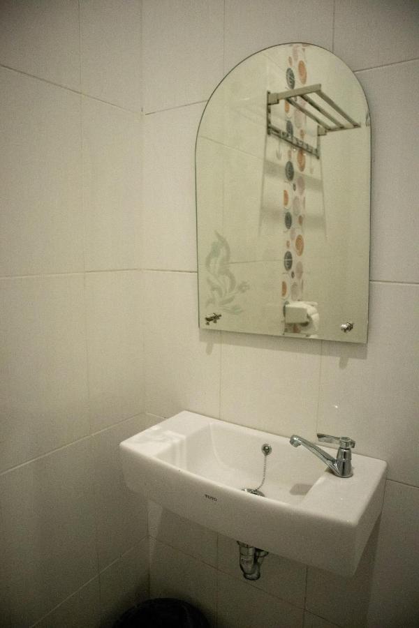 D'Shario Hotel Kepanjen Маланг Екстериор снимка
