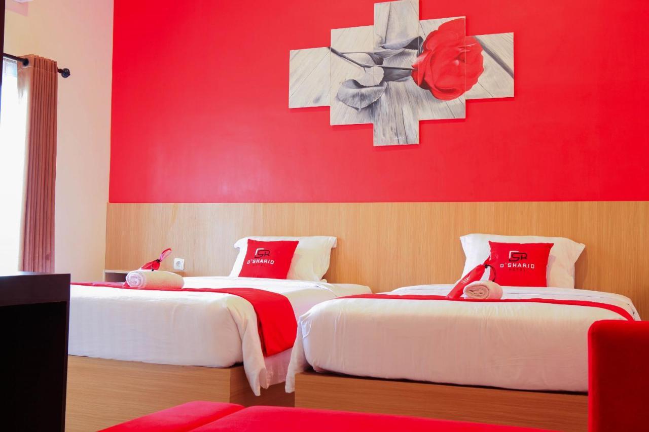 D'Shario Hotel Kepanjen Маланг Екстериор снимка