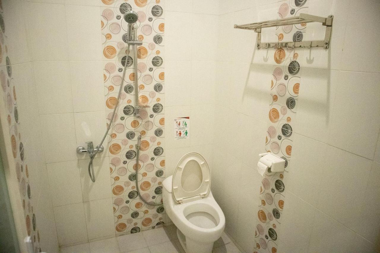 D'Shario Hotel Kepanjen Маланг Екстериор снимка